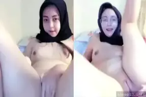 Cewek cantik memek tembem mulus tanpa bulu lagi basah