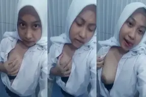 Jilbab ABG Indo Pap Memek Basah Buat Guru Penjas Ngaceng